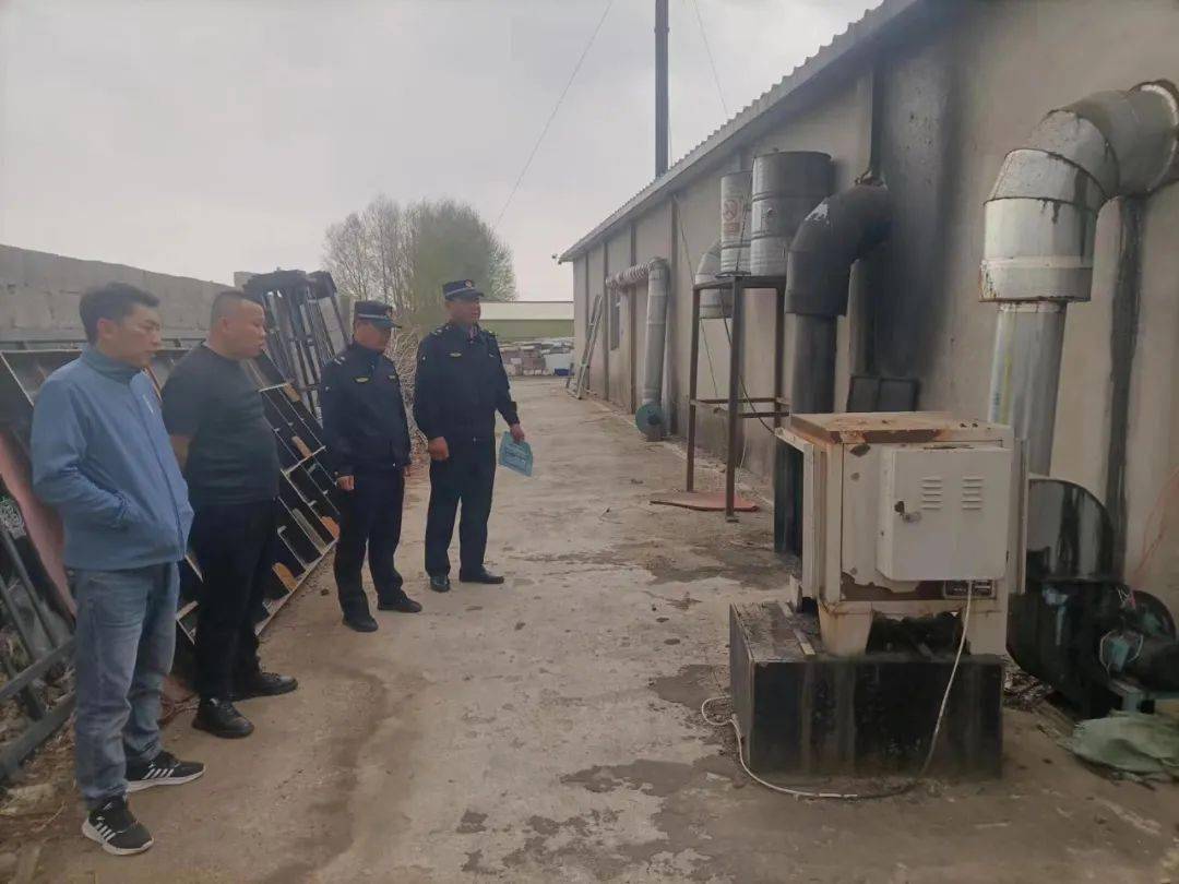 科右中旗城市管理綜合行政執法局開展餐飲油煙治理專項檢查行動