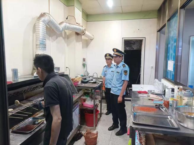 定安縣執法局推進餐飲油煙污染整治行動