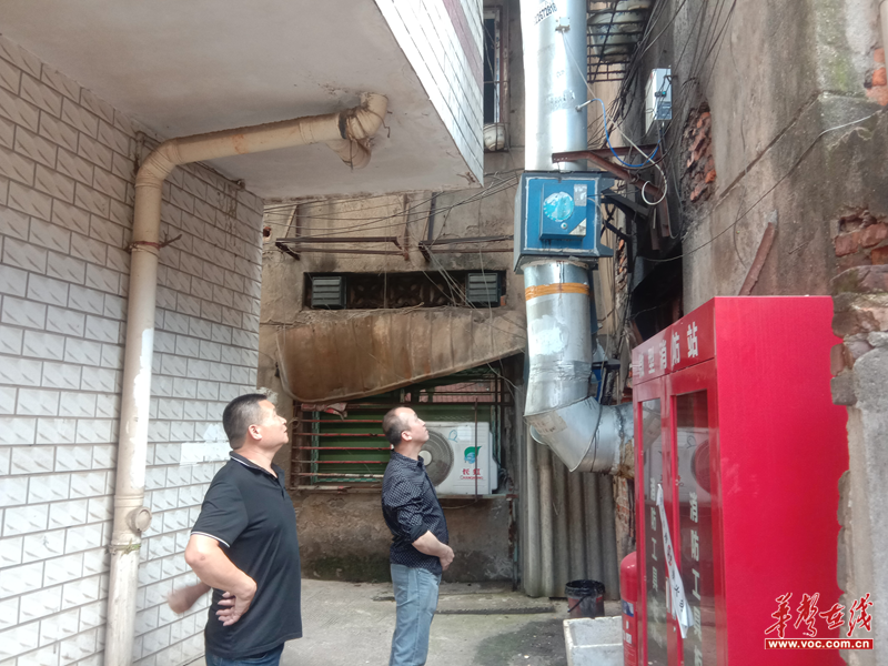 硯瓦池社區開展餐飲油煙凈化大排查行動
