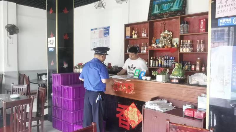 古滎執法中隊開展轄區內餐飲油煙專項整治工作