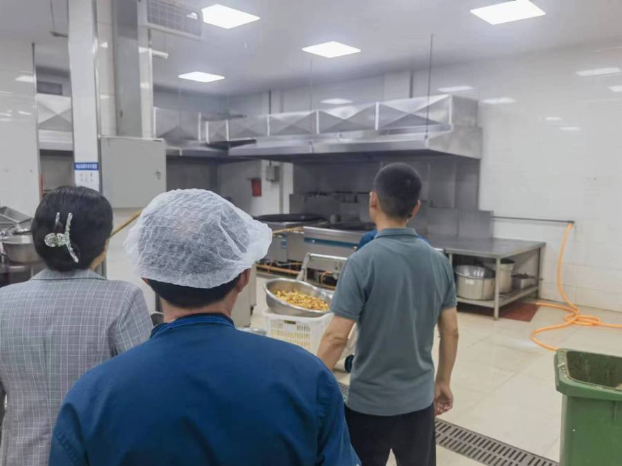 鳳凰臺街道辦事處開展餐飲油煙排查整治行動