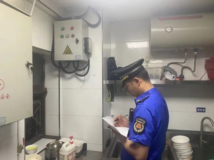 曲江城管執法局三舉措推進大氣污染防治