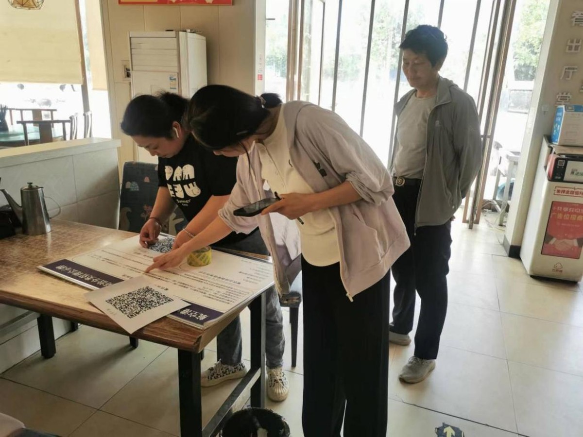 八千辦事處開展餐飲門店油煙治理專項行動