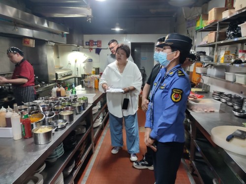紫荊路街道開展餐飲油煙治理工作