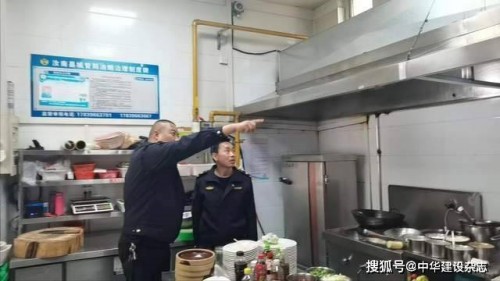 汝南縣城管局開展餐飲業油煙排放安全專項排查治理活動