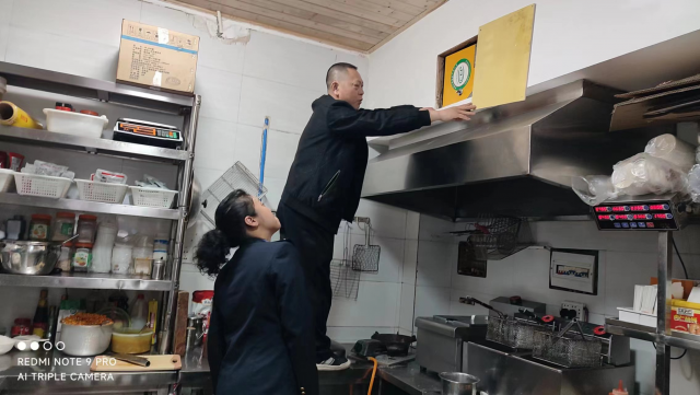 大竹縣綜合行政執法局開展餐飲油煙專項治理工作