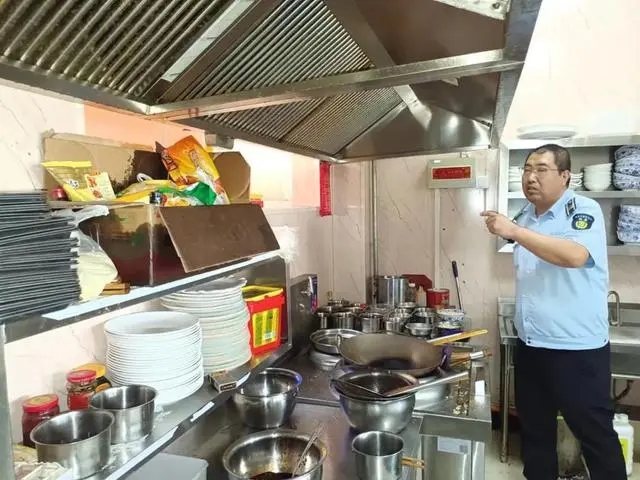 高麗營鎮開展全域范圍餐飲行業隱患排查與整治專項行動