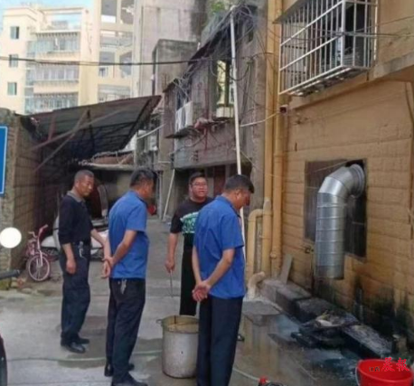 全南縣城市管理綜合行政執法大隊開展餐飲油煙整治專項行動