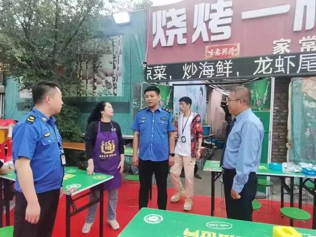 橋西區城市管理綜合執法局開展餐飲油煙整治專項檢查