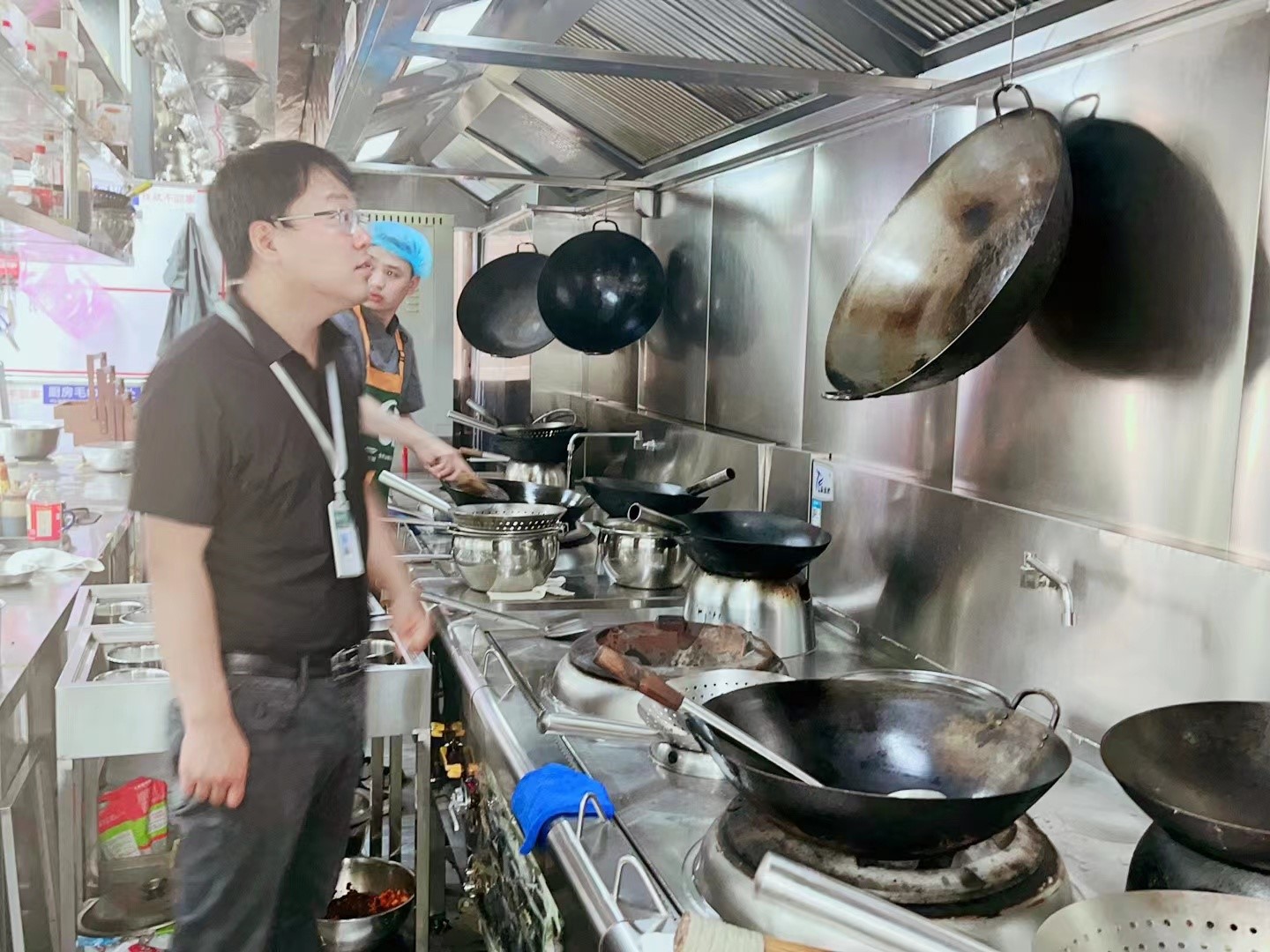 豫興路辦事處開展油煙治理專項行動