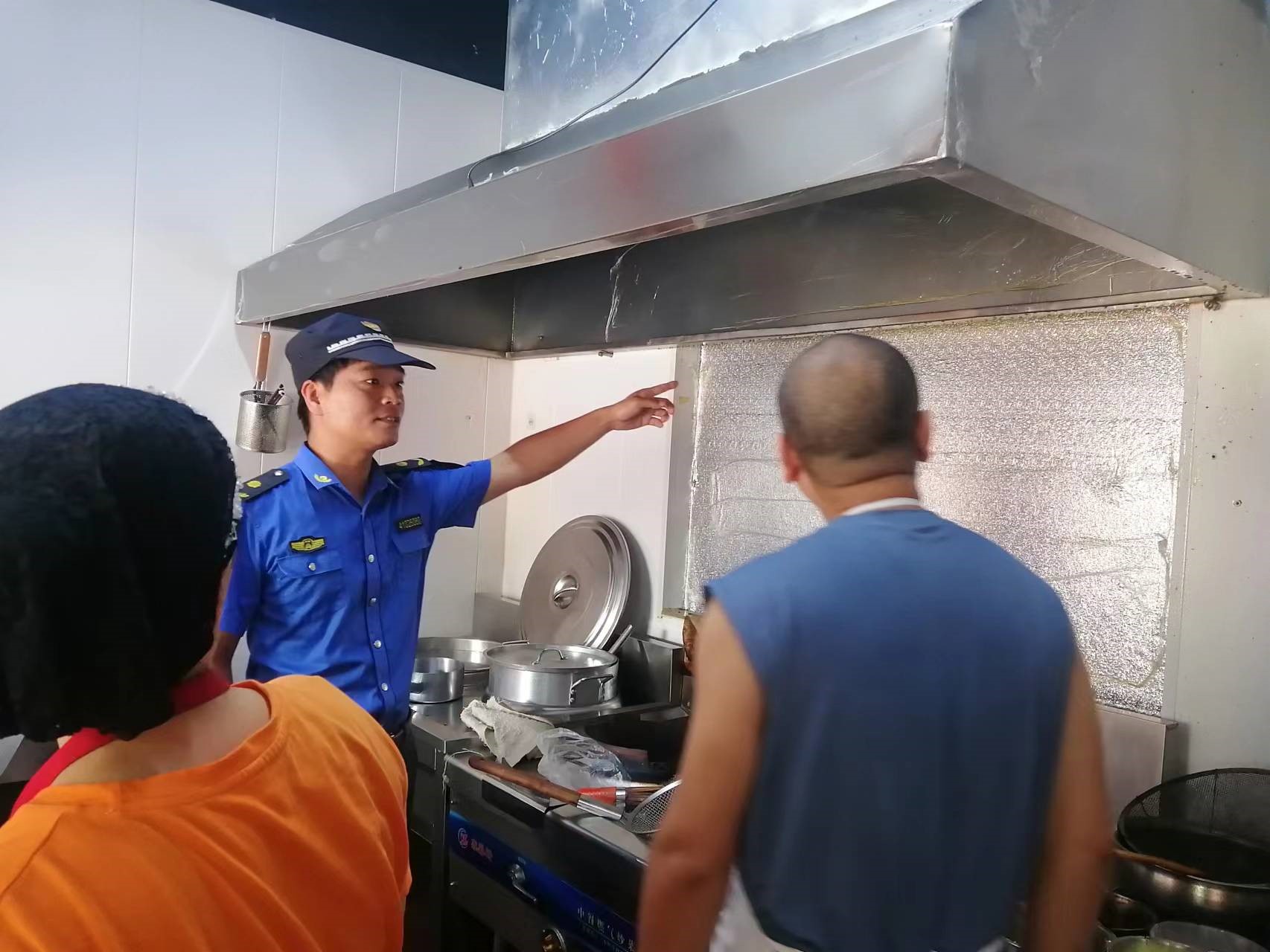 花園口中隊開展轄區內餐飲單位專項檢查