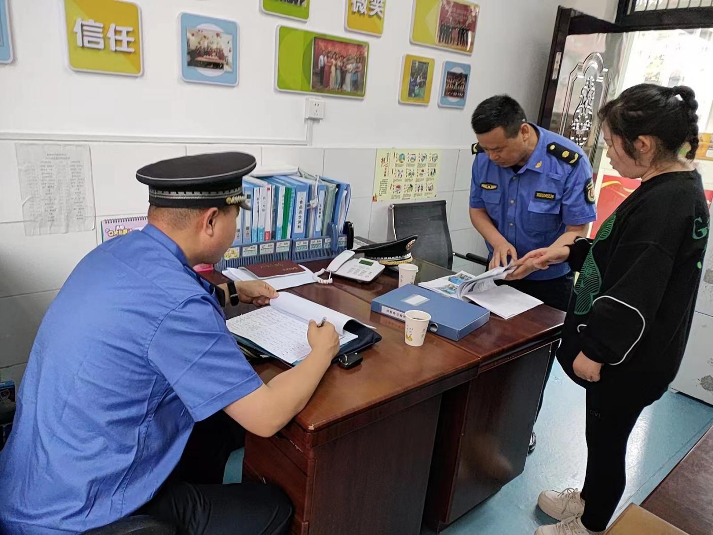 渭濱區城市管理執法大隊加強餐飲油煙治理