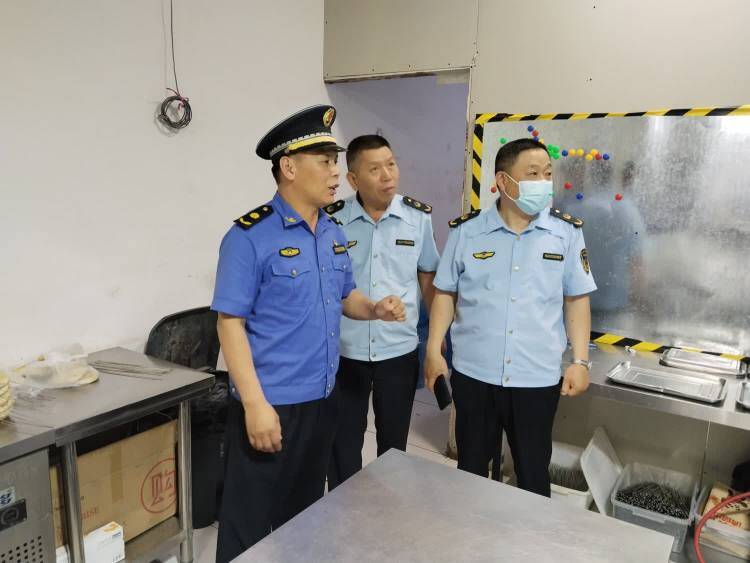 平陰縣三部門聯合開展“燒烤油煙專項整治行動”