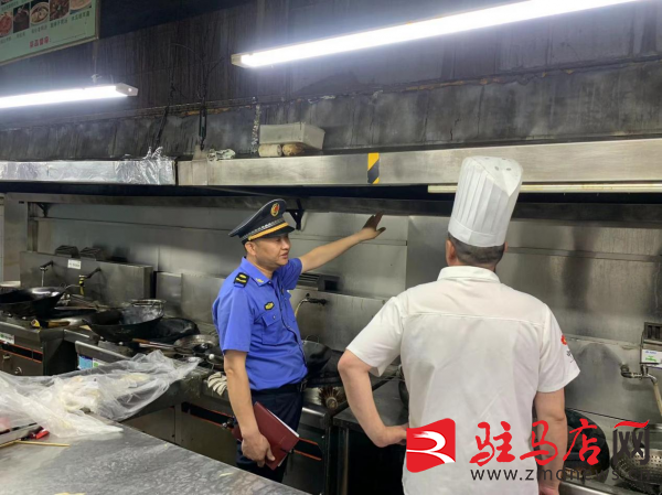 駐馬店市開發區城管局加強轄區餐飲油煙治理排查工作