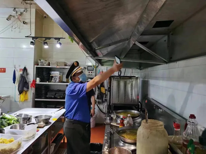 濟源路街道三舉措開展早餐店餐飲油煙專項整治行動