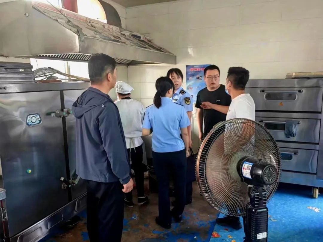 旬邑縣市場監管局開展餐飲油煙專項檢查整治