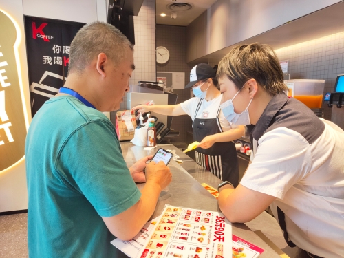 惠龍社區開展整治餐飲油煙專項行動