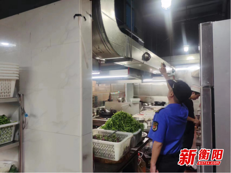 角山鎮開展轄區餐飲油煙專項檢查行動