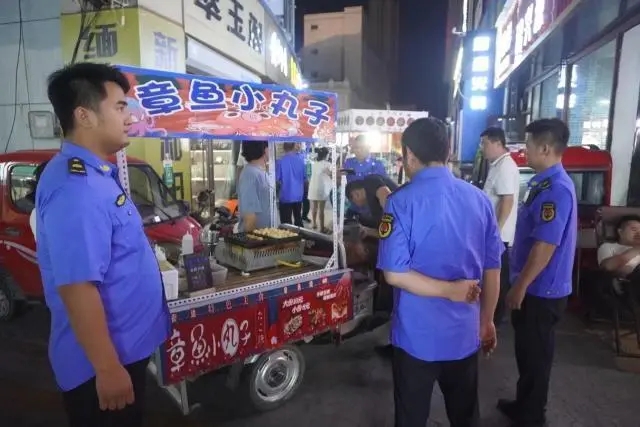 市中街道多部門聯合開展油煙污染專項整治行動