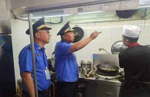 商丘市餐飲油煙污染治理辦公室督導檢查餐飲油煙污染治理工作