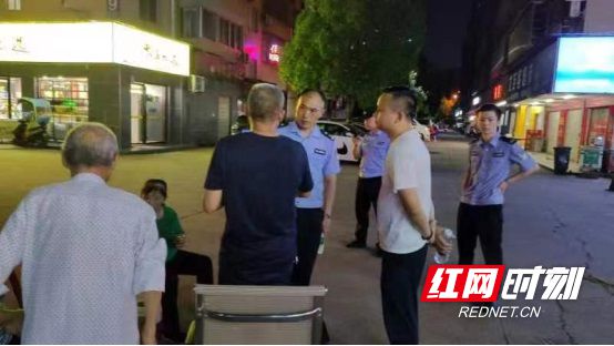 東湖街道多部門聯合開展餐飲油煙整治行動