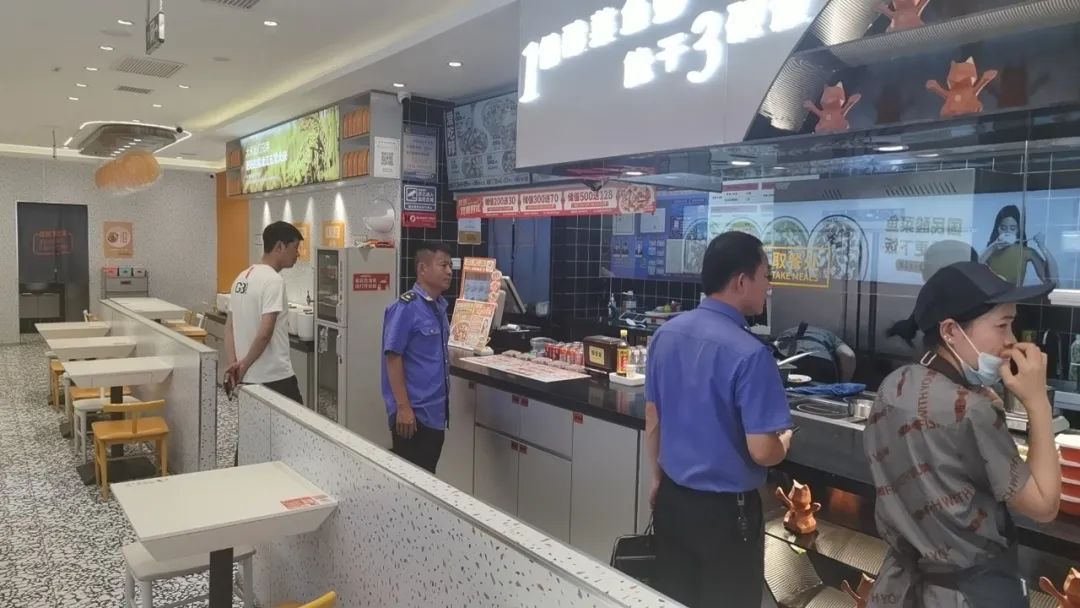 靖邊縣城市管理執法大隊開展餐飲油煙污染治理工作