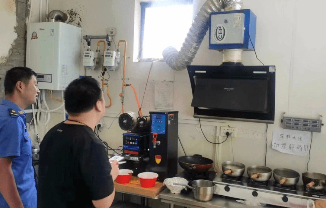 靖邊縣城市管理執法大隊開展餐飲油煙污染治理工作