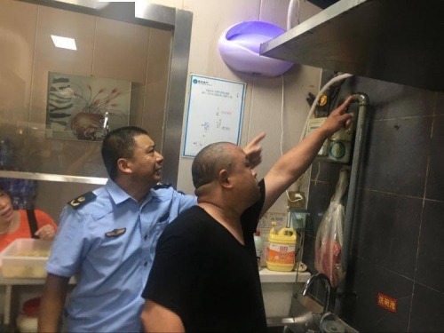 平陰縣市場監督管理局開展油煙治理專項整治行動