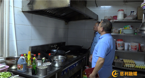 慈利縣多部門聯合開展城區“上宅下店”油煙污染專項檢查行動