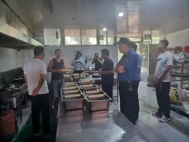 東莊中隊開展餐飲油煙專項整治