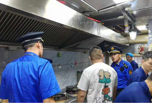 長興路中隊三舉措嚴抓餐飲油煙治理