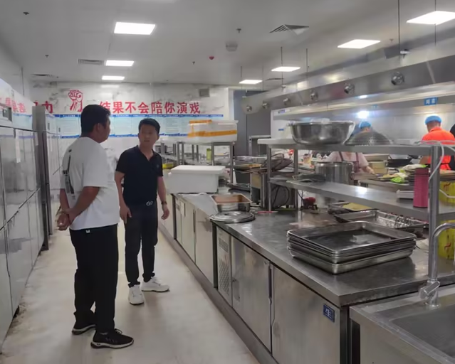 前程辦事處開展餐飲油煙治理進校園專項行動