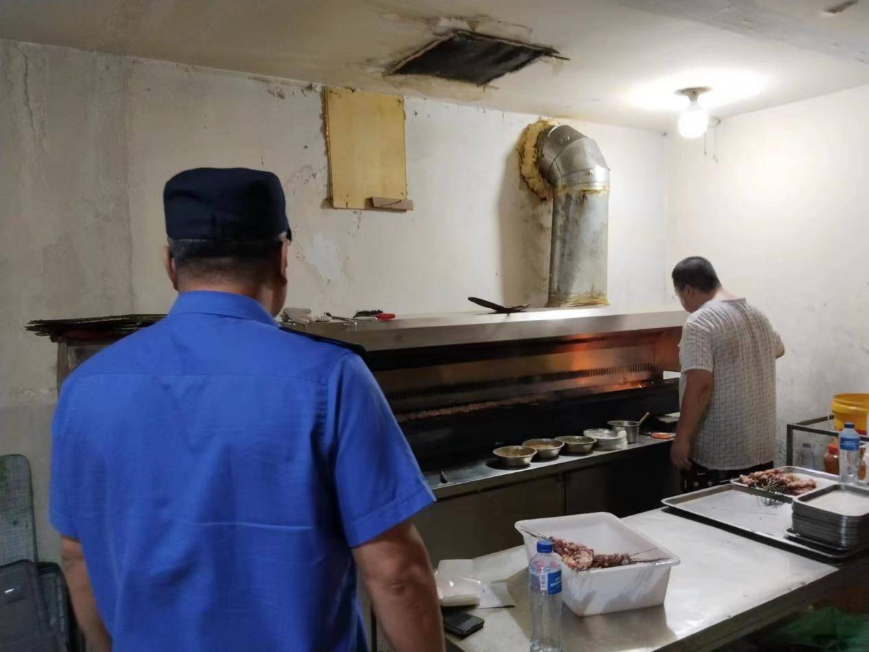 同和執法中隊開展飯店油煙巡查