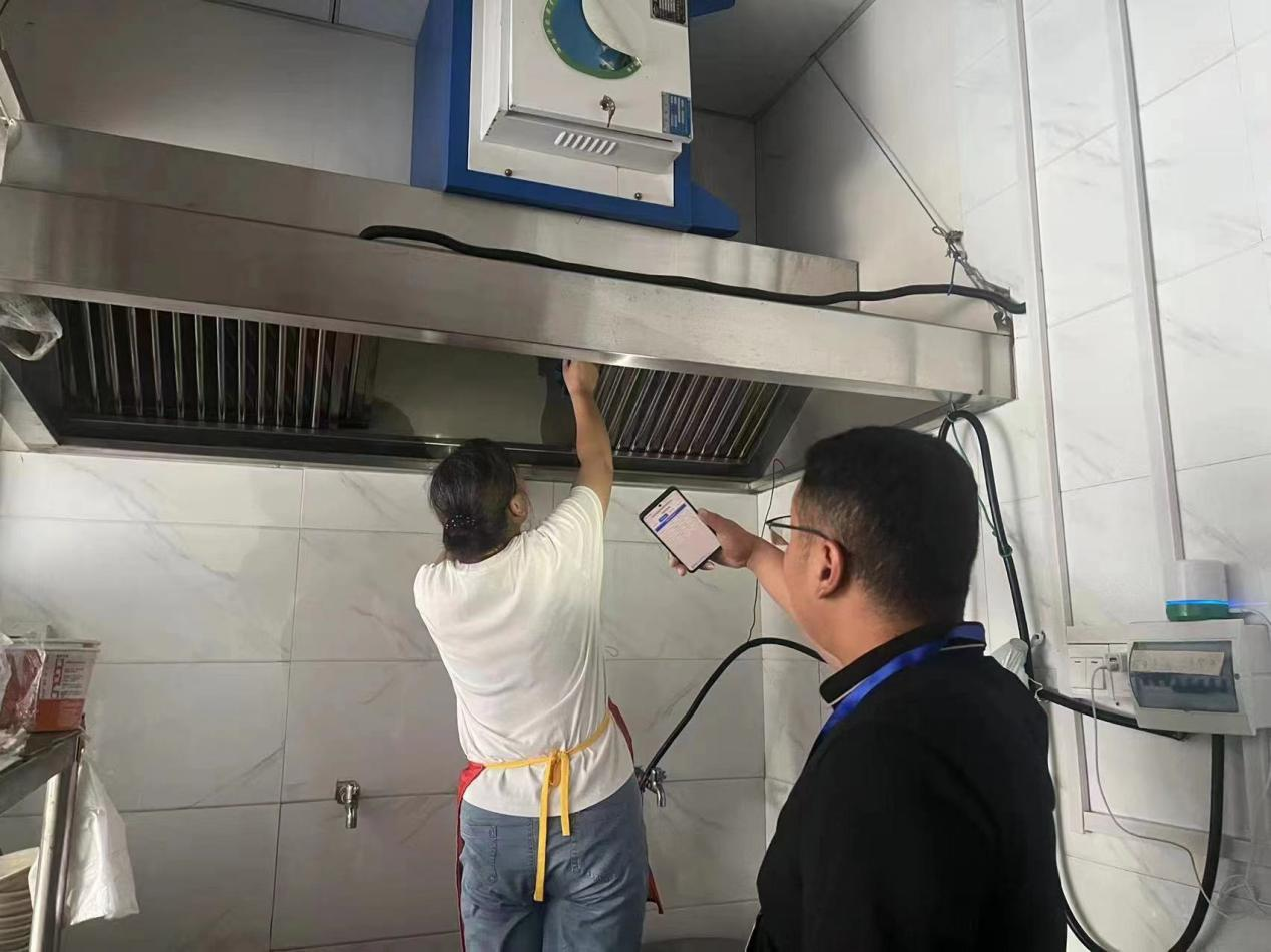 南曹街道辦事處四舉措開展餐飲油煙專項整治工作