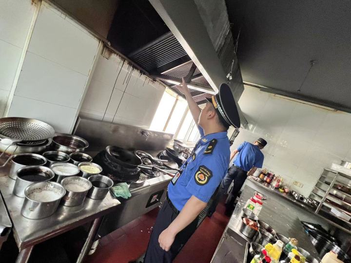 姚莊鎮三舉措推進餐飲油煙治理