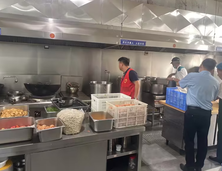 東大街街道辦事處開展餐飲油煙污染整治工作
