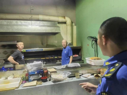 沾化區綜合行政執法局開展城區餐飲業油煙凈化巡查工作