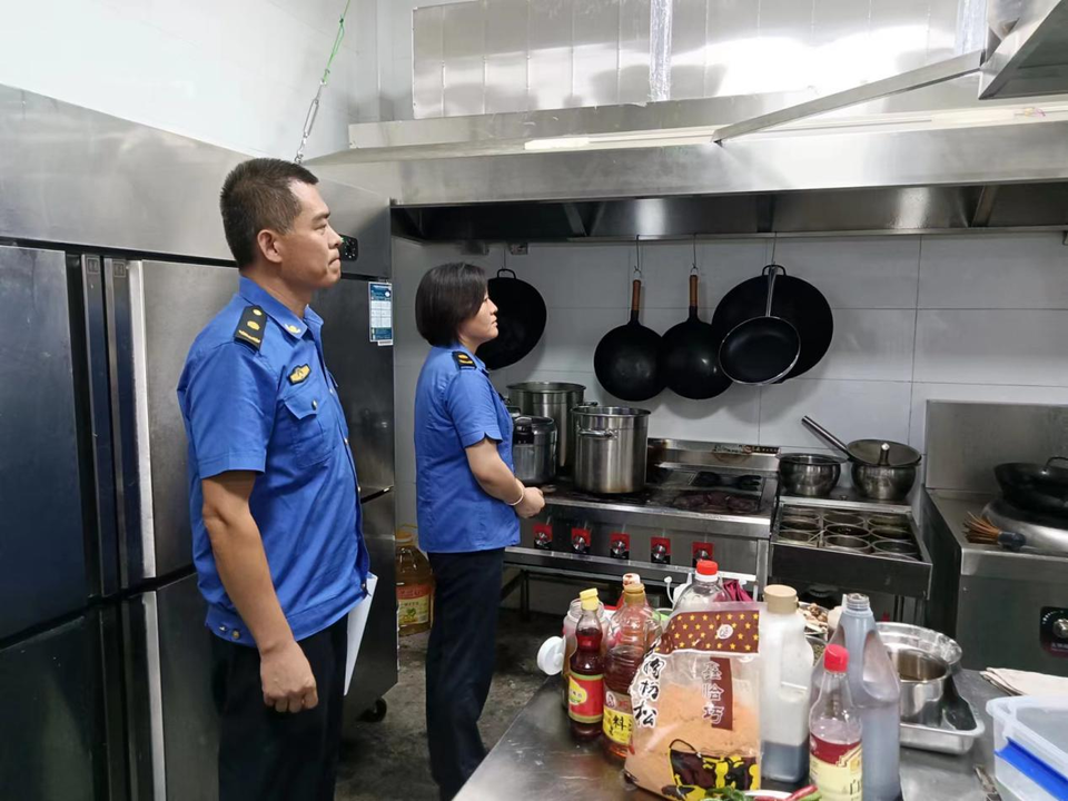 鄒城市開展餐飲油煙治理“回頭看”活動