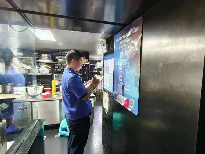 大寧路街道綜合行政執法隊“三步工作法”加強餐飲油煙治理