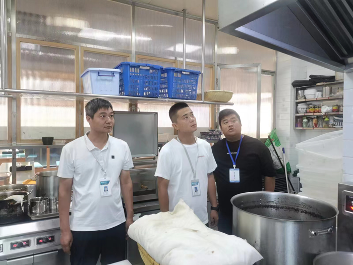龍湖辦事處三舉措推進餐飲油煙單位綜合治理工作