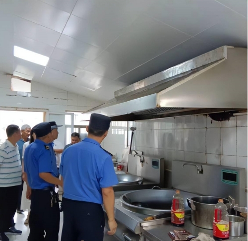 滎陽市城市管理局城管執法大隊開展轄區餐飲油煙全面大排查