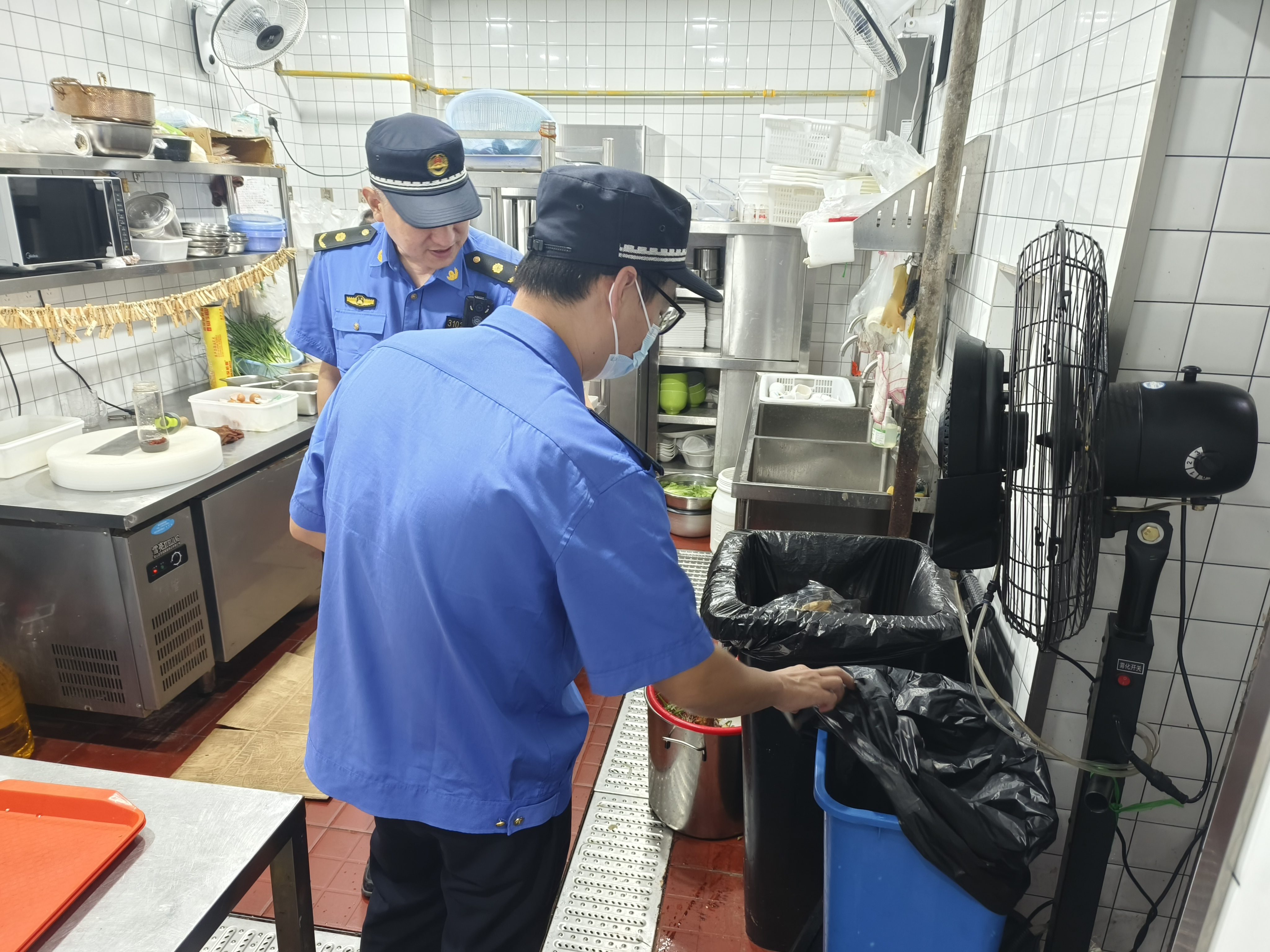彭浦新村街道綜合行政執法隊三舉措落實城管執法督查要求