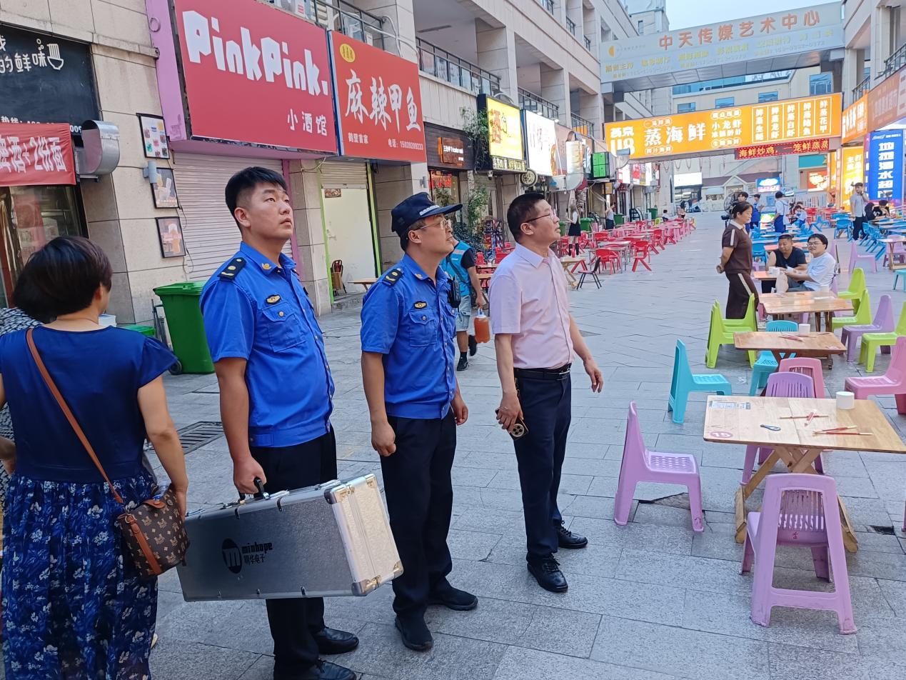 淇濱區城市管理局開展餐飲油煙專項整治行動