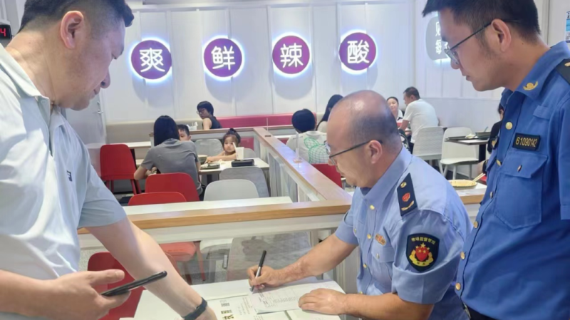 未央區城管局開展餐飲油煙專項整治行動