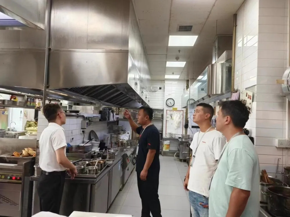龍湖辦事處推進餐飲油煙污染防治工作