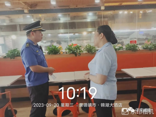 浮梁縣城管大隊環保中隊開展餐飲油煙專項治理