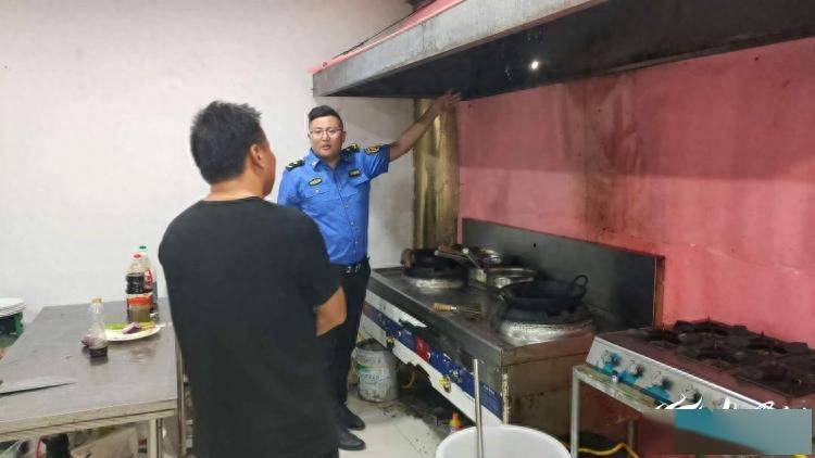 大張樓鎮開展餐飲油煙專項治理活動