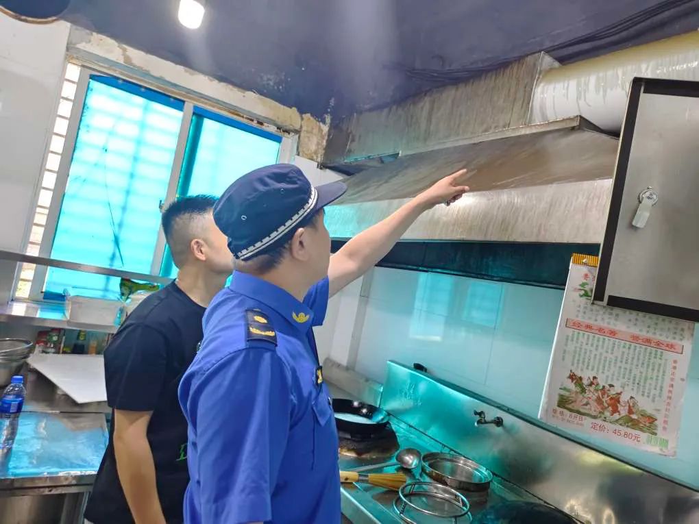 鳳凰中隊三舉并行加強轄區內油煙排放治理
