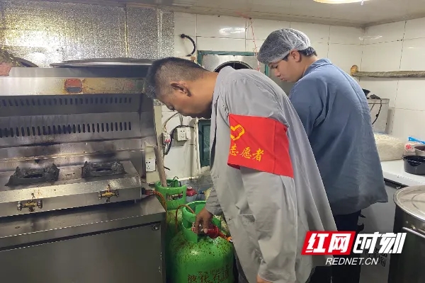 芙蓉社區開展餐飲油煙污染專項整治工作