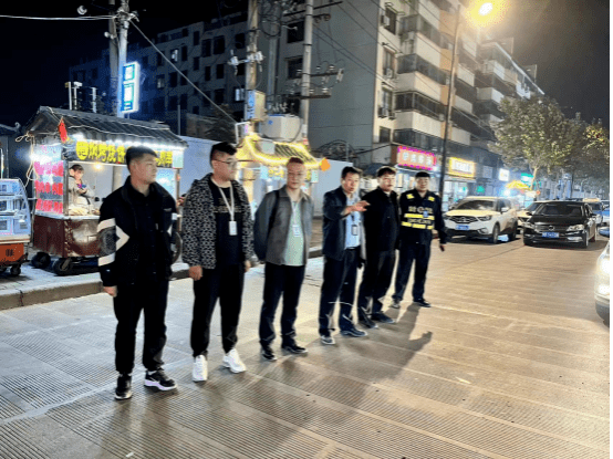 鼓樓區開展夜市餐飲油煙治理聯合夜查行動